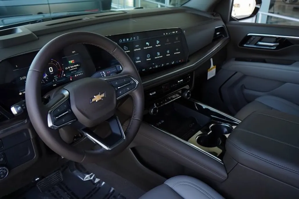 2026 Chevrolet Suburban LT photo 1