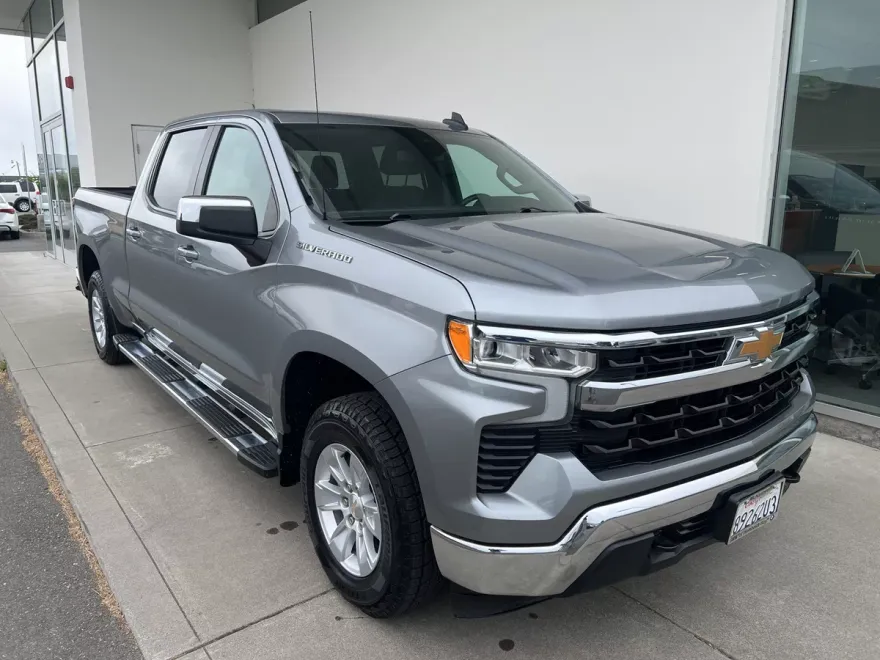 2024 Chevrolet Silverado 1500 LT photo 1