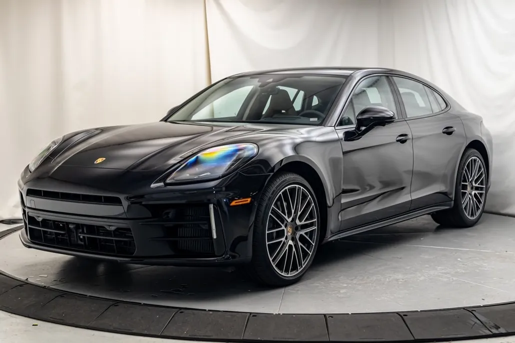 2025 Porsche Panamera 4 photo 1