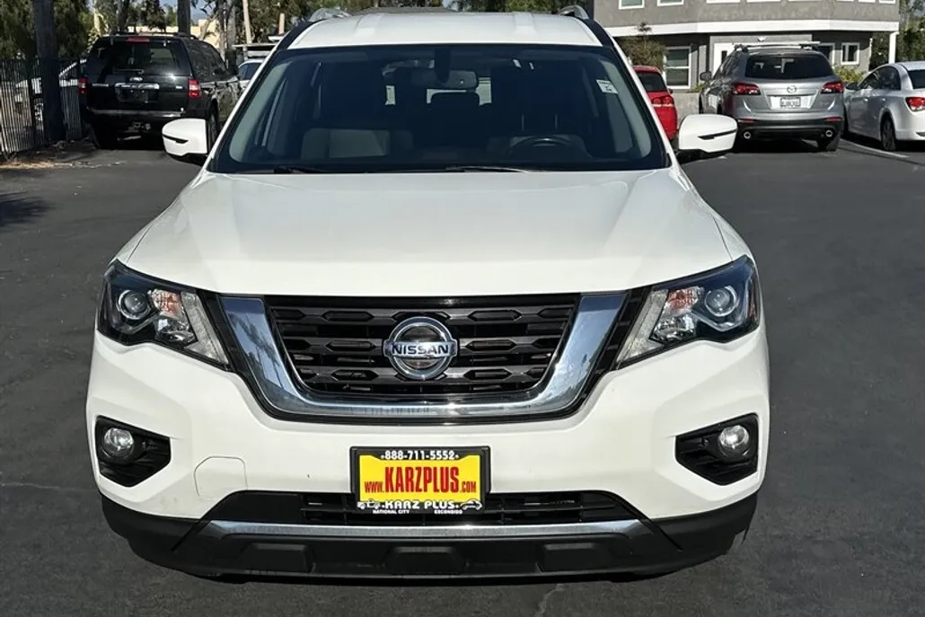 2019 Nissan Pathfinder SV photo 1
