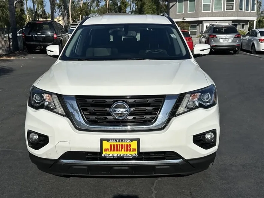 2019 Nissan Pathfinder SV photo 1