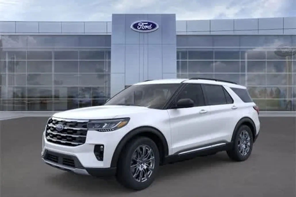 2025 Ford Explorer photo 1