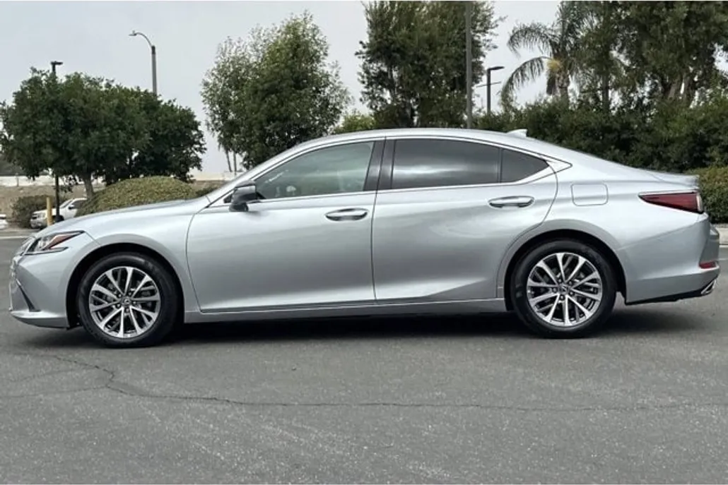 2022 Lexus ES 350 photo 1