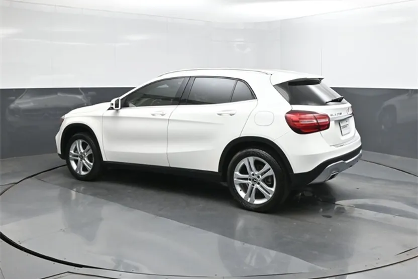 2019 Mercedes Benz GLA 250 photo 1