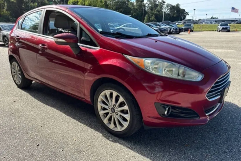 2017 Ford Fiesta Titanium photo 1