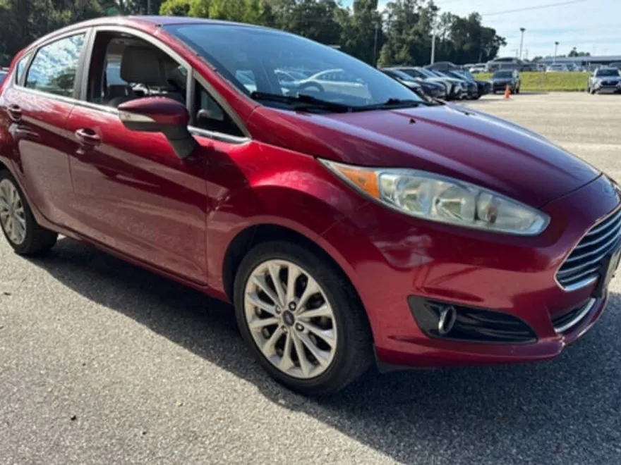 2017 Ford Fiesta Titanium photo 1