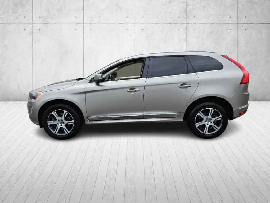2015 Volvo XC60 T6 Platinum photo 1