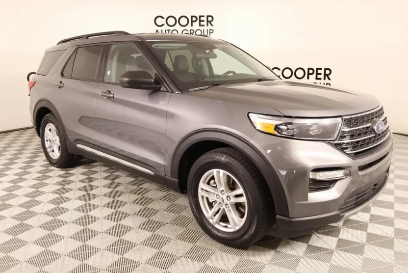 2024 Ford Explorer XLT photo 1