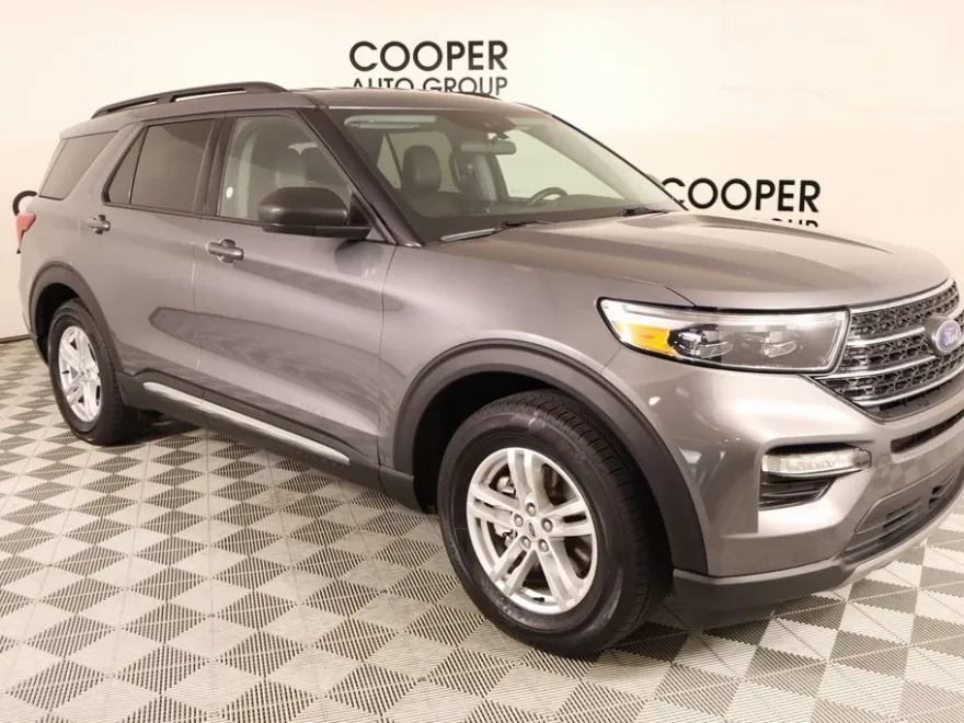 2024 Ford Explorer XLT photo 1