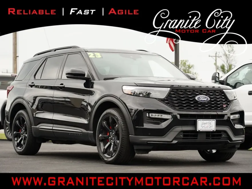 2023 Ford Explorer ST photo 1