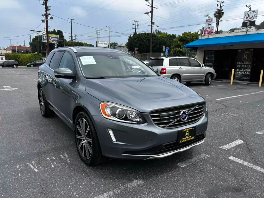 2016 Volvo XC60 T5 Drive-E Platinum photo 1