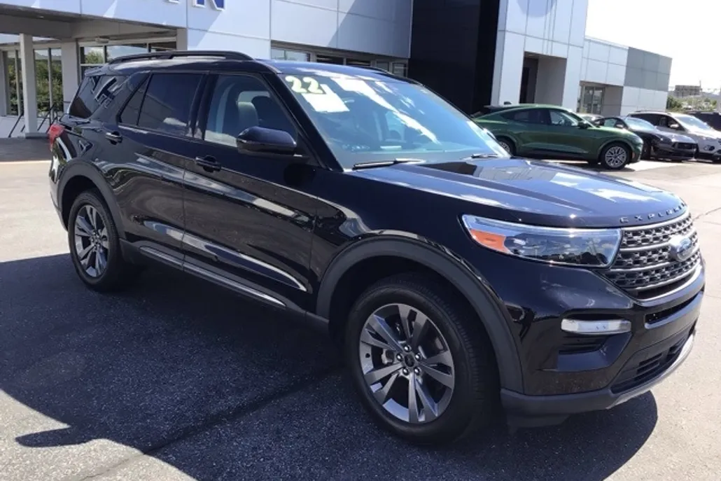 2022 Ford Explorer XLT photo 1