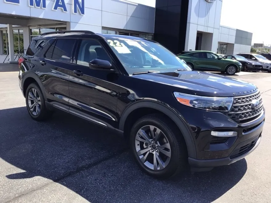 2022 Ford Explorer XLT photo 1
