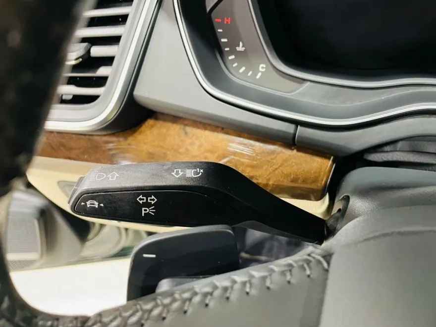 2020 Audi Q5 Premium Plus 45 TFSI S line photo 38