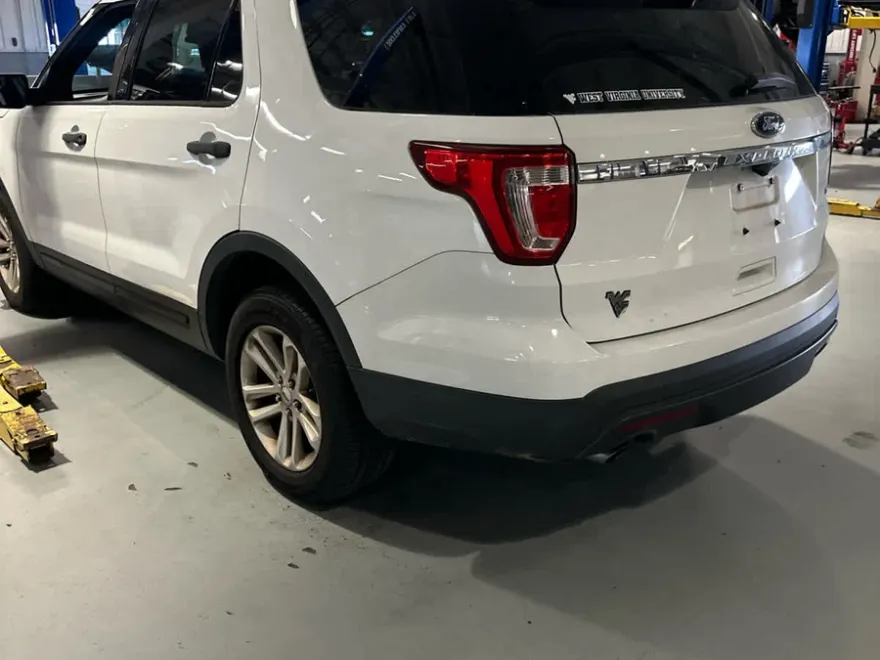 2017 Ford Explorer Base photo 1