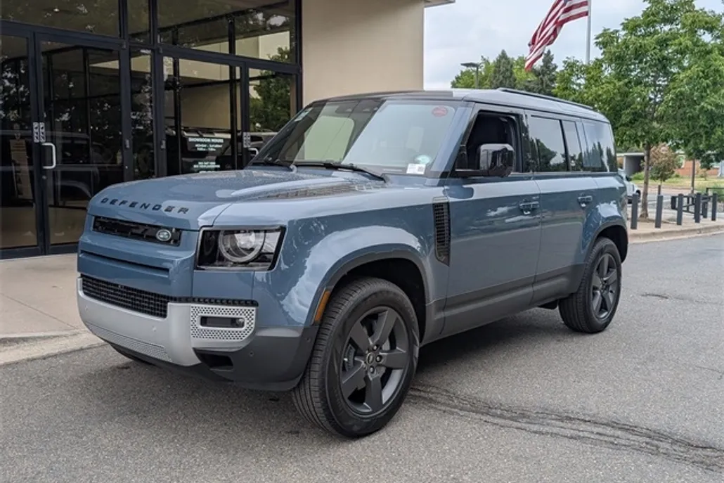 2025 Land Rover Defender 110 S photo 1