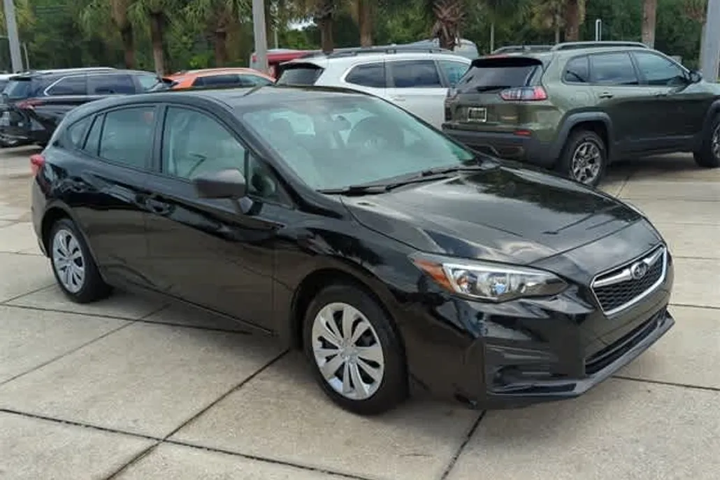 2017 Subaru Impreza 2.0i photo 1