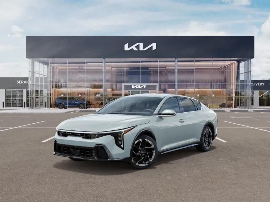 2025 Kia K4 GT-Line photo 1