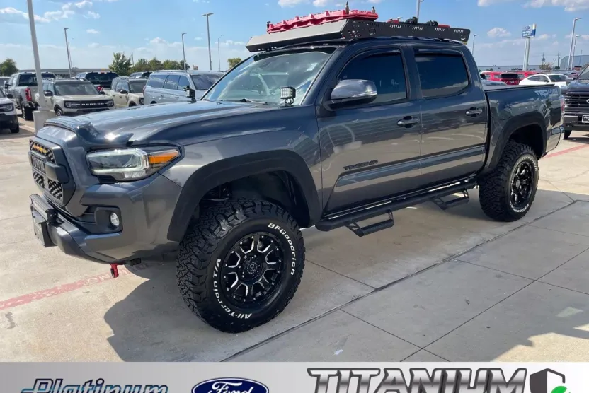 2022 Toyota Tacoma TRD V6 photo 1