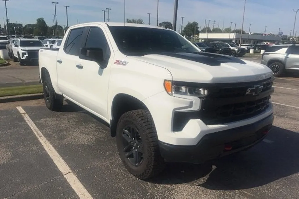 2024 Chevrolet Silverado 1500 LT Trail Boss photo 1