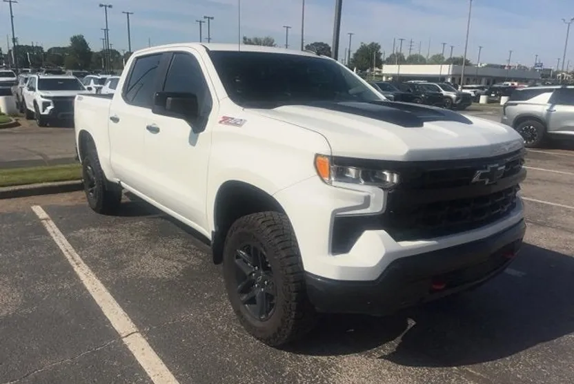 2024 Chevrolet Silverado 1500 LT Trail Boss photo 1