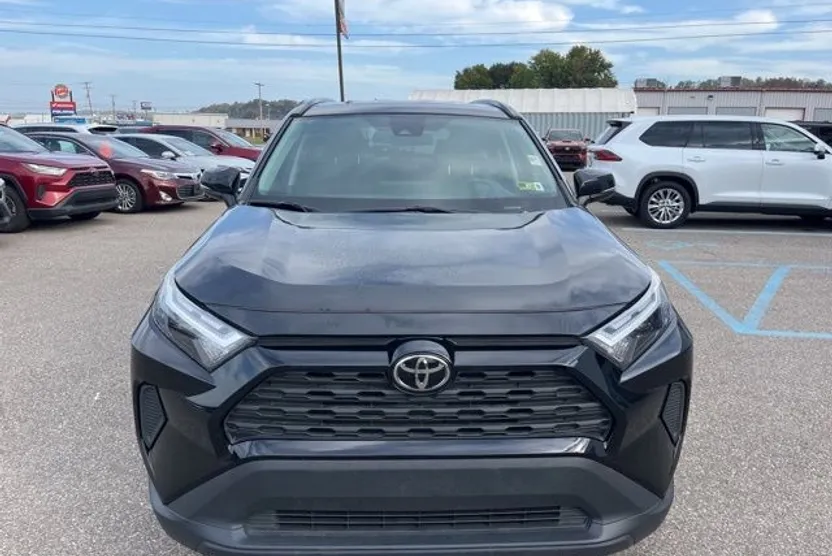 2025 Toyota RAV4 XLE photo 1
