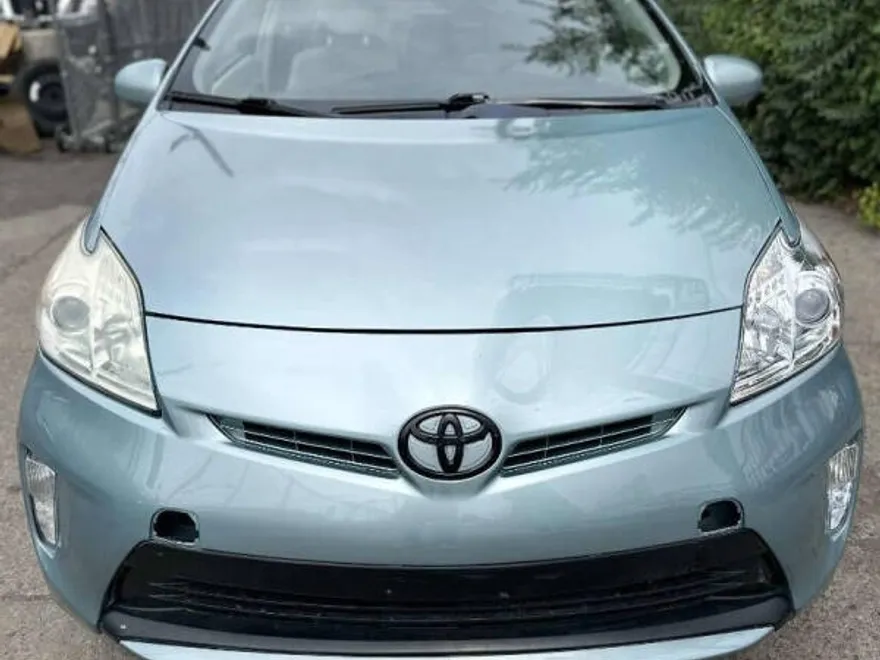2013 Toyota Prius Four photo 1