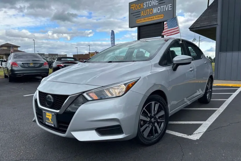 2021 Nissan Versa SV photo 1