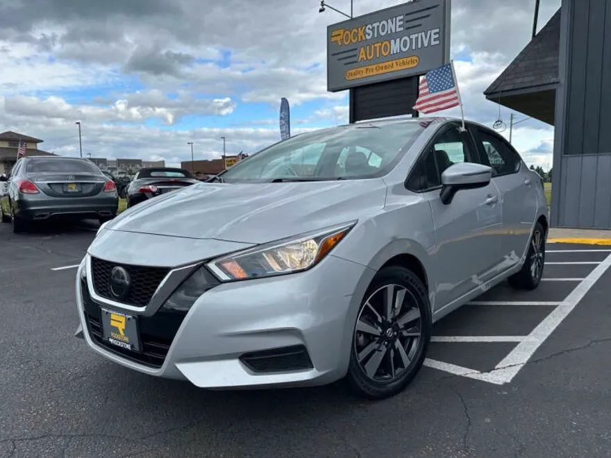 2021 Nissan Versa SV photo 1