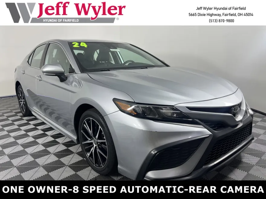 2024 Toyota Camry SE photo 1
