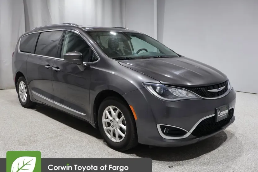 2020 Chrysler Pacifica Touring L photo 1