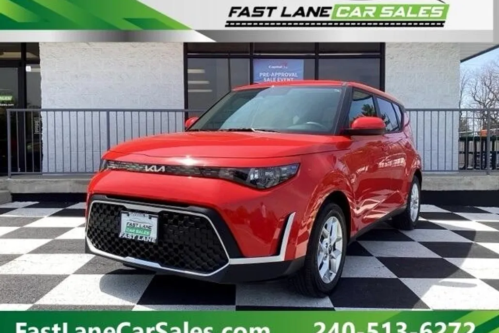 2024 Kia Soul LX photo 1