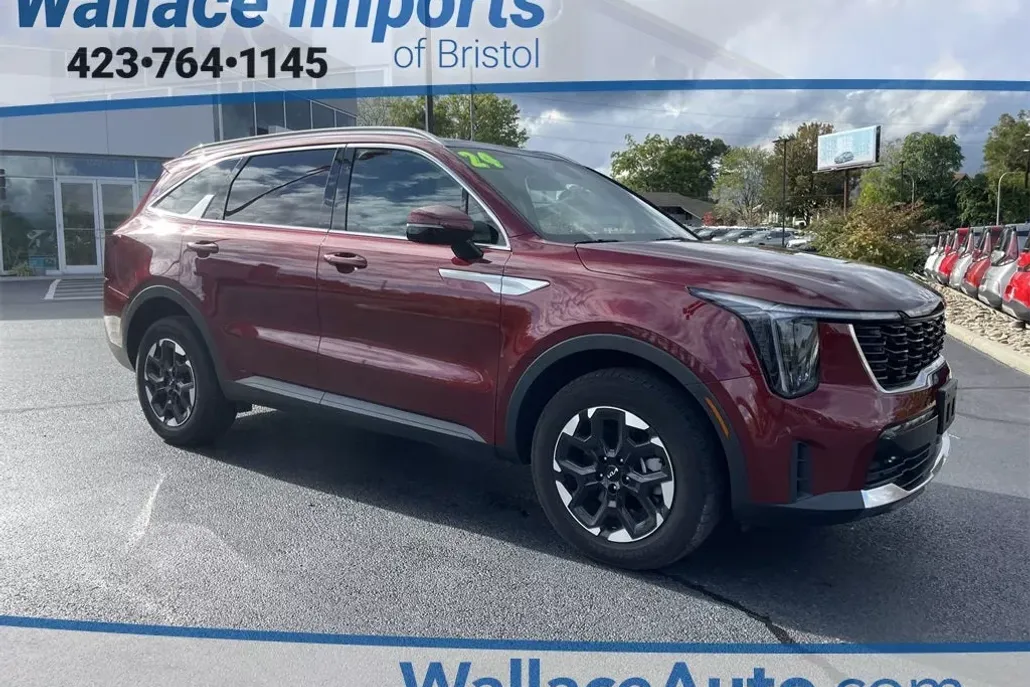 2024 Kia Sorento S photo 1
