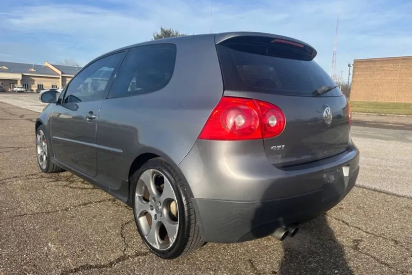2009 Volkswagen Golf GTI Base photo 1
