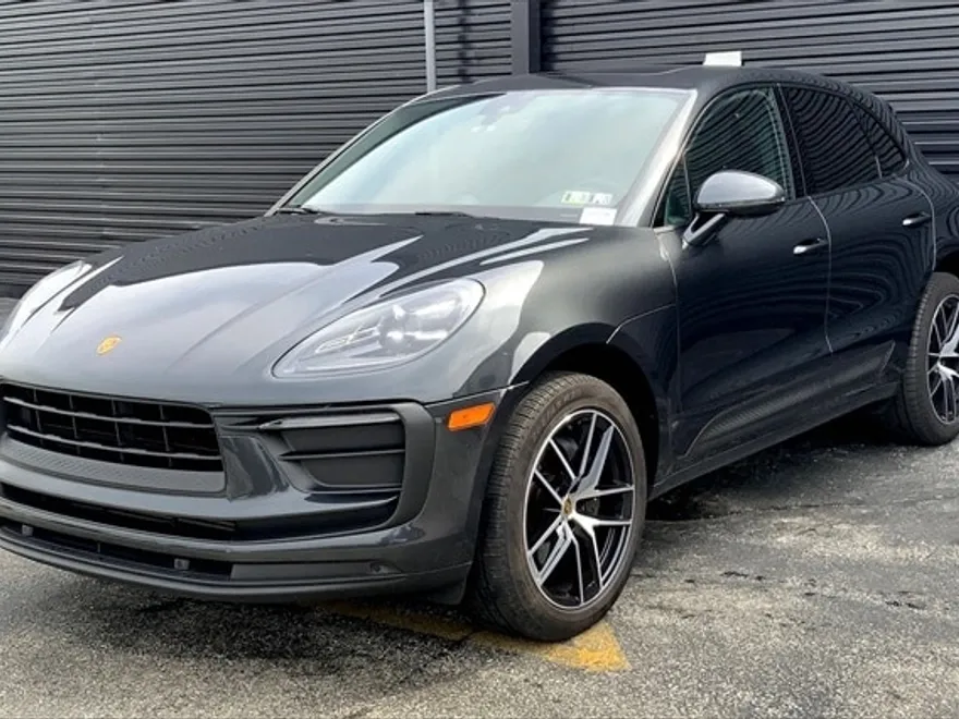 2022 Porsche Macan photo 1