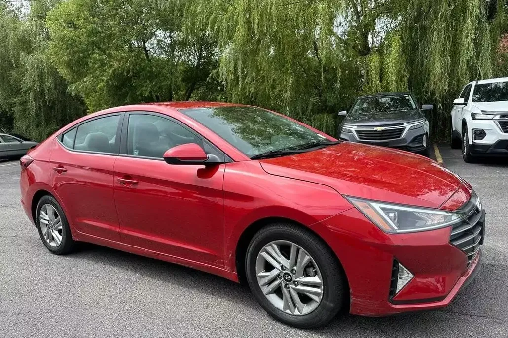 2020 Hyundai Elantra SEL photo 1