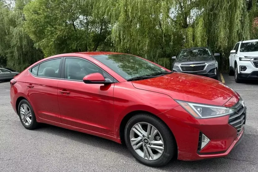 2020 Hyundai Elantra SEL photo 1