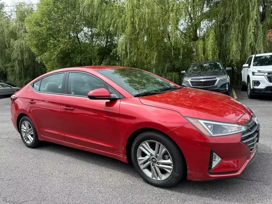 2020 Hyundai Elantra SEL photo 1