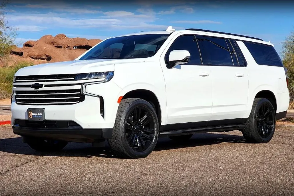 2021 Chevrolet Suburban LT photo 1