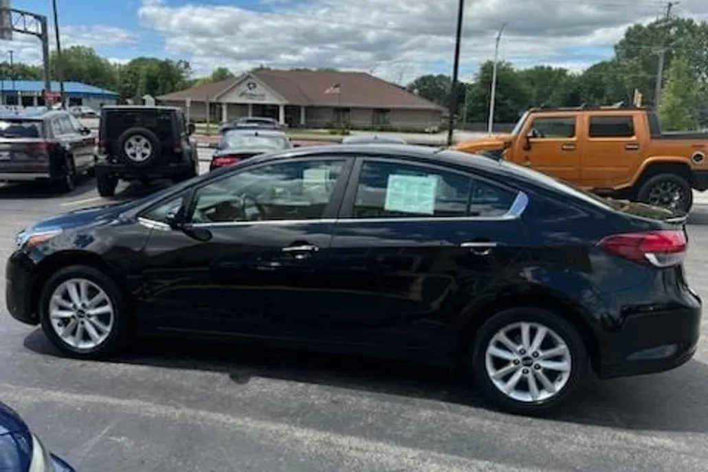 2017 Kia Forte S photo 1