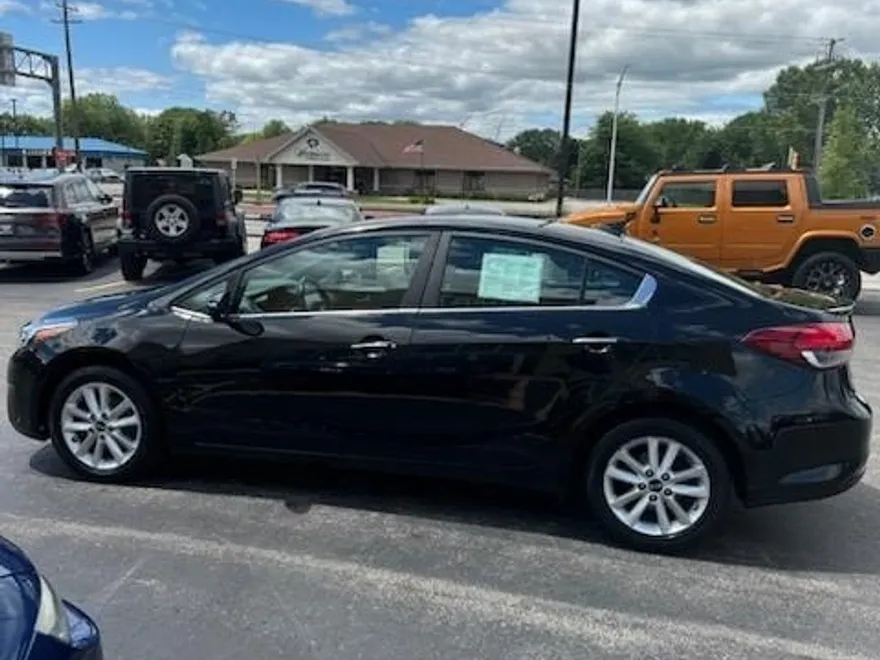 2017 Kia Forte S photo 1