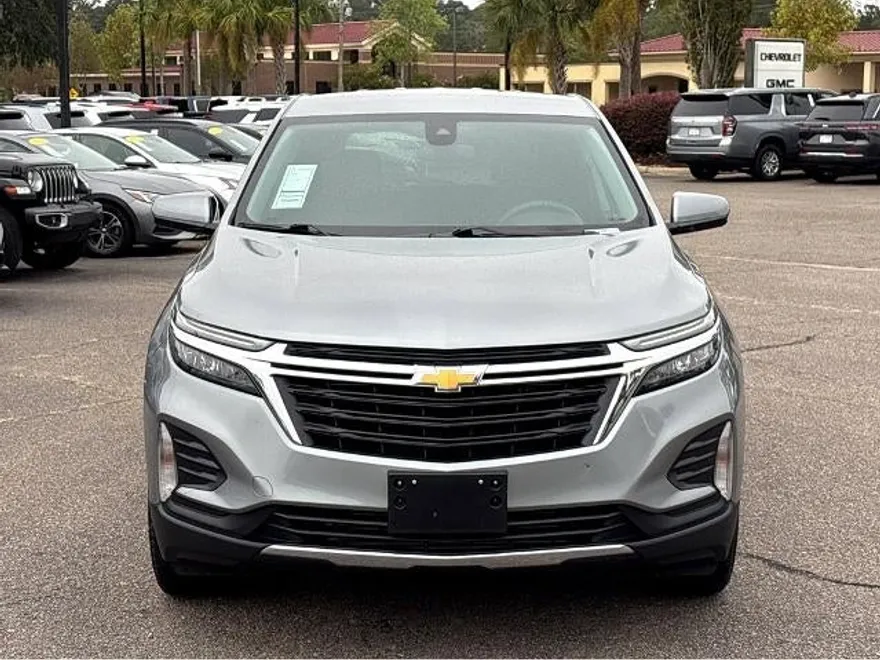 2023 Chevrolet Equinox LT photo 1
