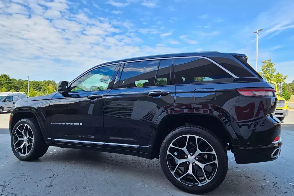 2023 Jeep Grand Cherokee Summit Reserve photo 1