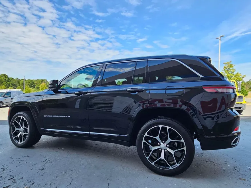 2023 Jeep Grand Cherokee Summit Reserve photo 1