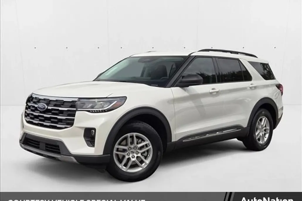 2025 Ford Explorer photo 1