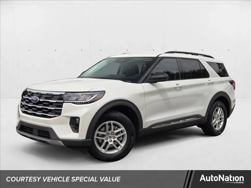 2025 Ford Explorer photo 1