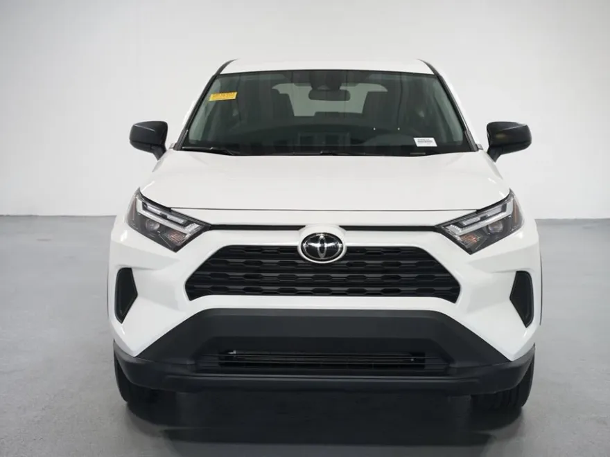2024 Toyota RAV4 LE photo 1