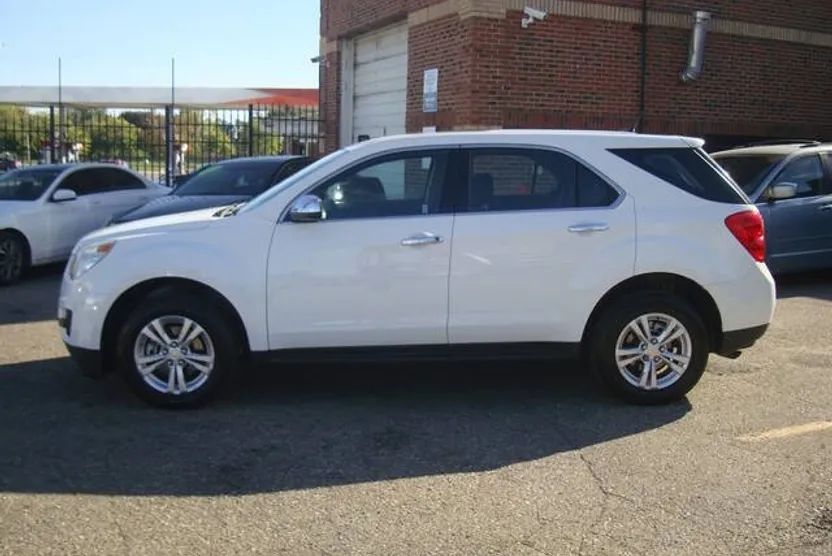 2012 Chevrolet Equinox LS photo 1