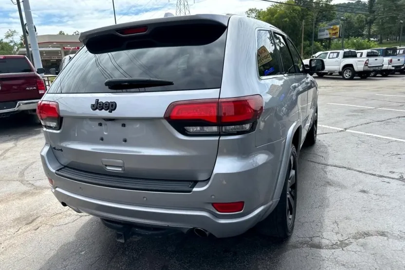 2015 Jeep Grand Cherokee Altitude photo 1