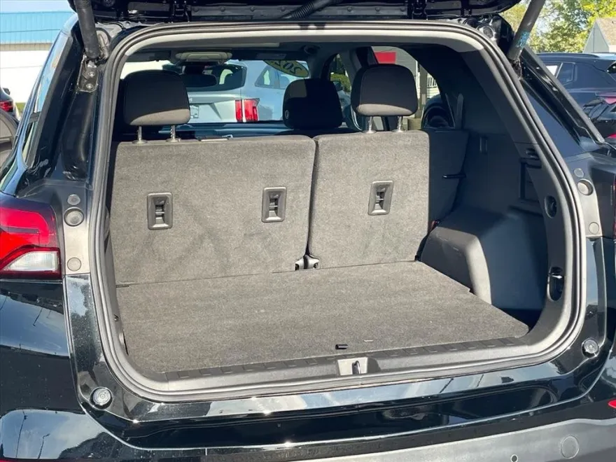2023 Chevrolet Equinox LT photo 1